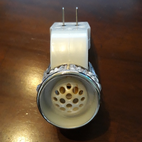 SOLD Wallflower Plug, Soap Holder, & Car Visor Clip - Picture 4 of 10